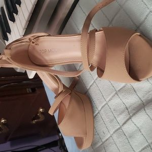 Tan woman's heels NWOT